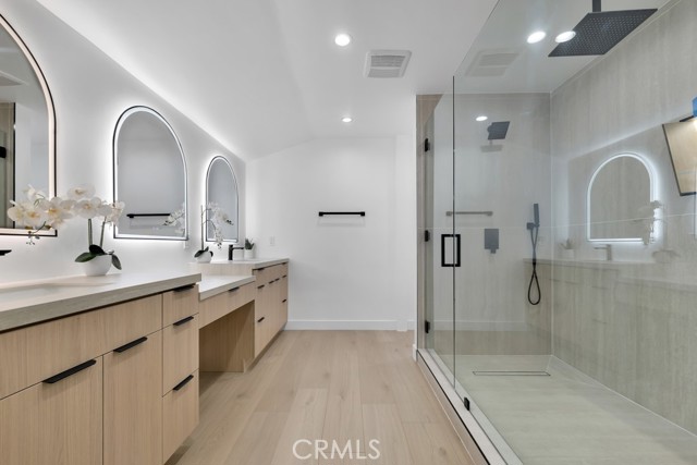 17072 Oak View Drive, Encino CA: https://media.crmls.org/medias/a6fee32b-8719-4910-bab1-7a5196d60e50.jpg