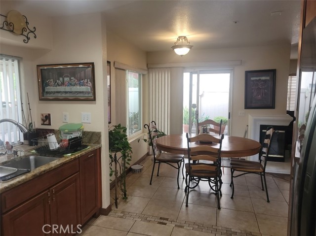 Detail Gallery Image 6 of 20 For 15597 Castellion, Fontana,  CA 92337 - 4 Beds | 2/1 Baths
