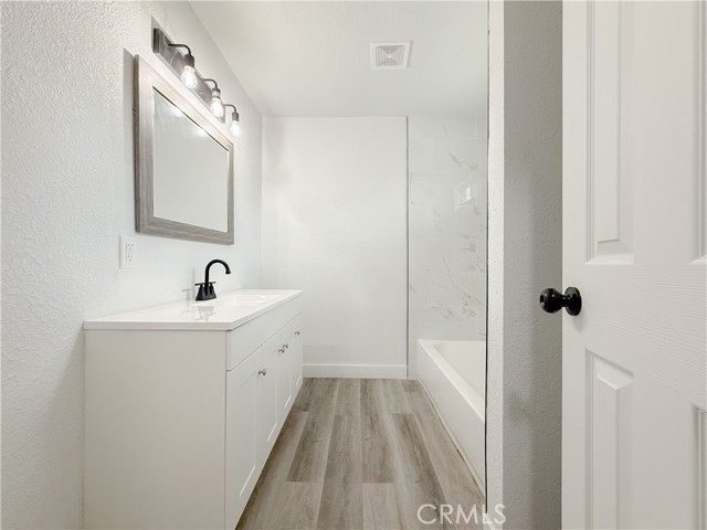 718 East 103rd Place photo 14