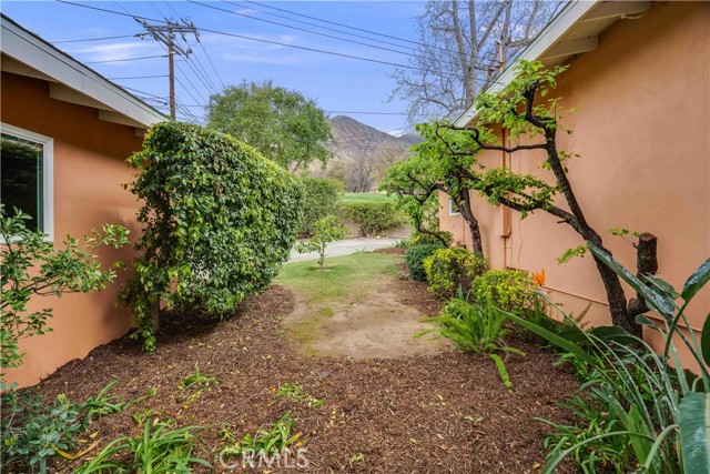 501 Crestvale Drive, Sierra Madre CA: https://media.crmls.org/medias/a700fe68-e3f3-47df-bafb-2d73872d302a.jpg