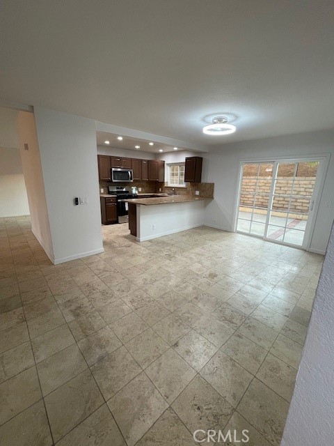 Detail Gallery Image 12 of 29 For 8359 Deering Ave, Canoga Park,  CA 91304 - 4 Beds | 3 Baths