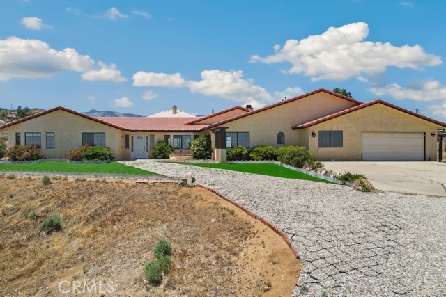 8636 Riggins Road, Phelan CA: https://media.crmls.org/medias/a7027c55-3a0c-4abb-ad41-aabf609b21c0.jpg