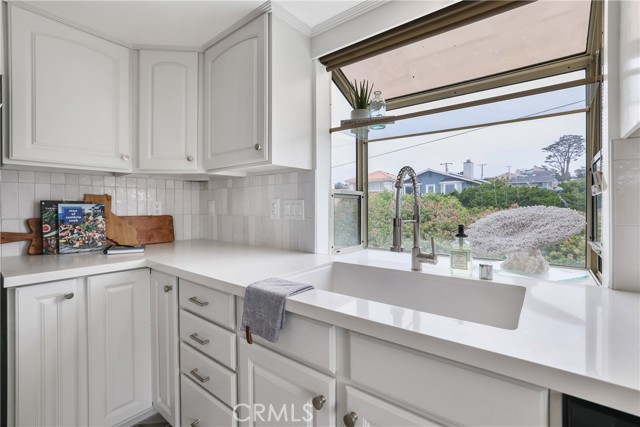 295 Plymouth Street, Cambria CA: https://media.crmls.org/medias/a70428c2-9261-44b3-9db2-6ca83688bcb6.jpg