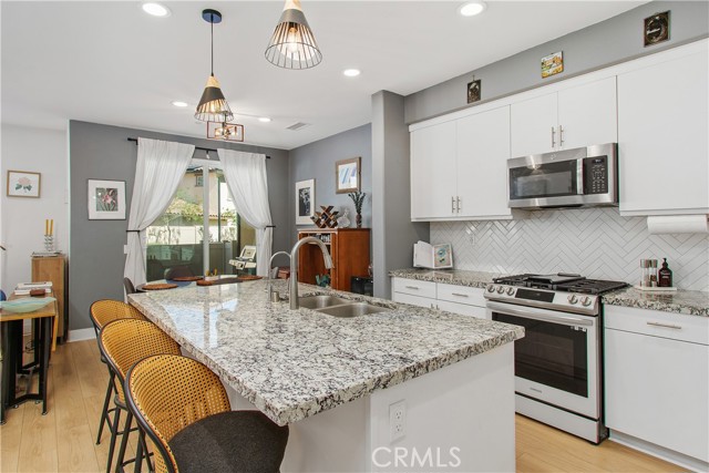 Detail Gallery Image 10 of 53 For 31541 Calle Canto, Temecula,  CA 92592 - 3 Beds | 2/1 Baths