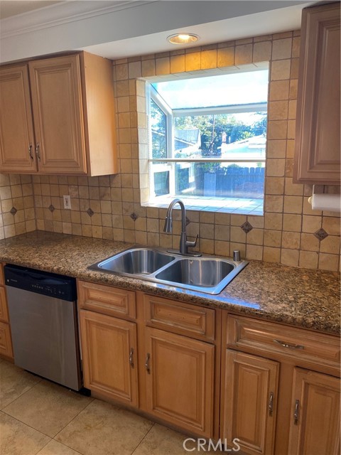 Detail Gallery Image 6 of 21 For 806 W Bloomwood, San Pedro,  CA 90731 - 3 Beds | 2 Baths