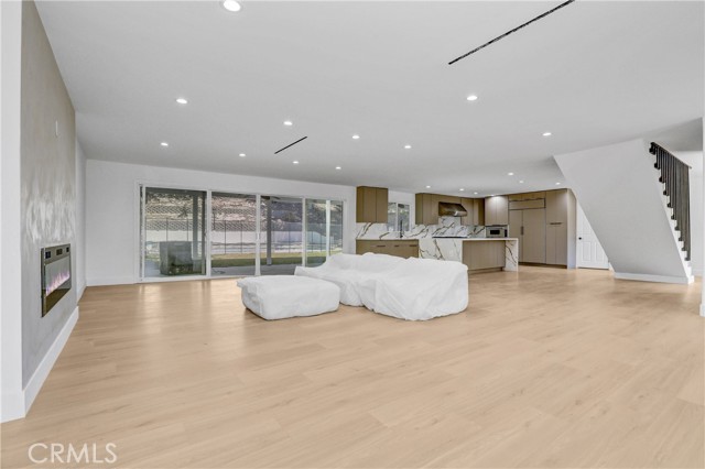 Detail Gallery Image 5 of 31 For 24045 Philiprimm St, Woodland Hills,  CA 91367 - 8 Beds | 5 Baths