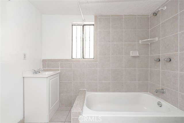2677 Roseview Avenue, Los Angeles CA: https://media.crmls.org/medias/a70606f4-fce3-426e-ac3d-00d4d5436251.jpg