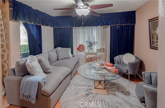811 N Columbus Avenue, Glendale CA: https://media.crmls.org/medias/a7062559-993c-4f4d-befd-bce89746c6ba.jpg