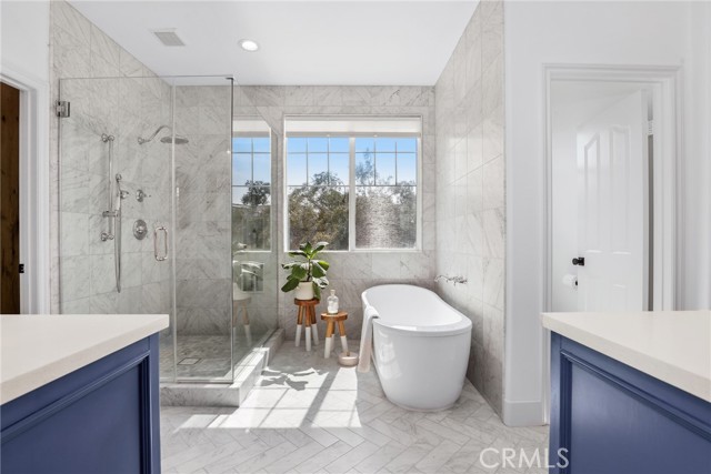 24229 La Montura Drive, Valencia CA: https://media.crmls.org/medias/a7075852-a274-4056-b4cd-b35038ecc4a3.jpg