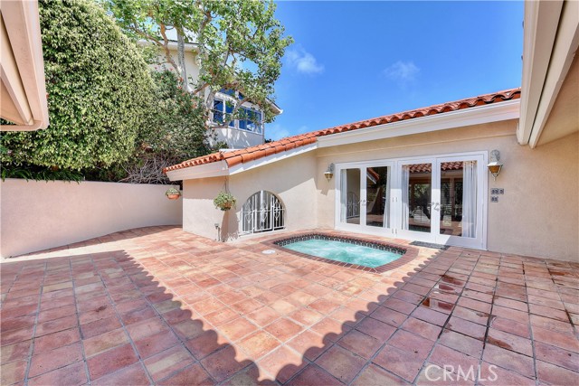 Detail Gallery Image 3 of 28 For 906 Emerald Bay, Laguna Beach,  CA 92651 - 4 Beds | 2/1 Baths