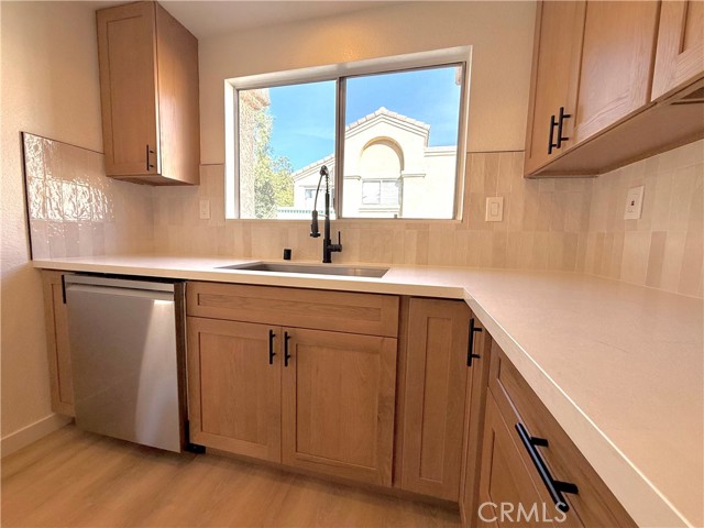 Detail Gallery Image 3 of 12 For 21125 Gladiolos, Lake Forest,  CA 92630 - 1 Beds | 1 Baths