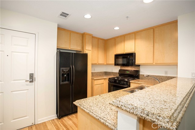 Detail Gallery Image 4 of 14 For 160 S Hudson Ave #303,  Pasadena,  CA 91101 - 2 Beds | 2 Baths