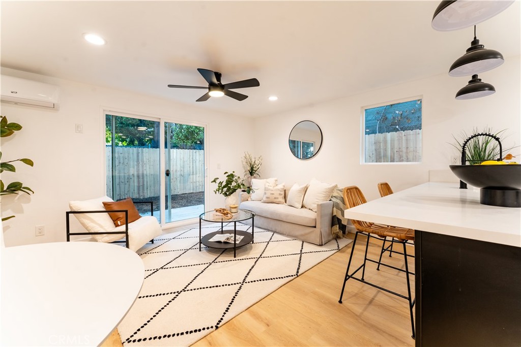 1189 Crenshaw Boulevard