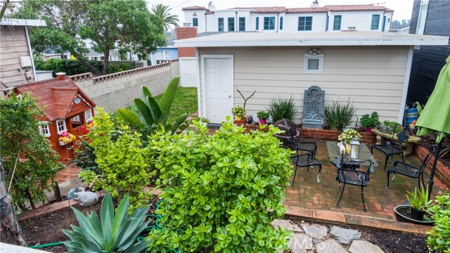 2216 Grandview Avenue, Manhattan Beach, California 90266, 2 Bedrooms Bedrooms, ,1 BathroomBathrooms,Residential,Sold,Grandview,SB17056643