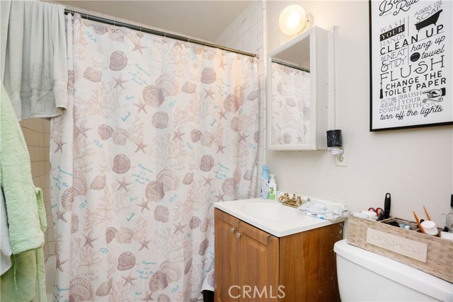 4220 W 165th Street, Lawndale CA: https://media.crmls.org/medias/a708a2b6-a1b3-4e95-bae9-df93e13811dd.jpg