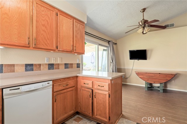 Detail Gallery Image 11 of 29 For 35388 Emerald Ct, Yucaipa,  CA 92399 - 3 Beds | 2 Baths