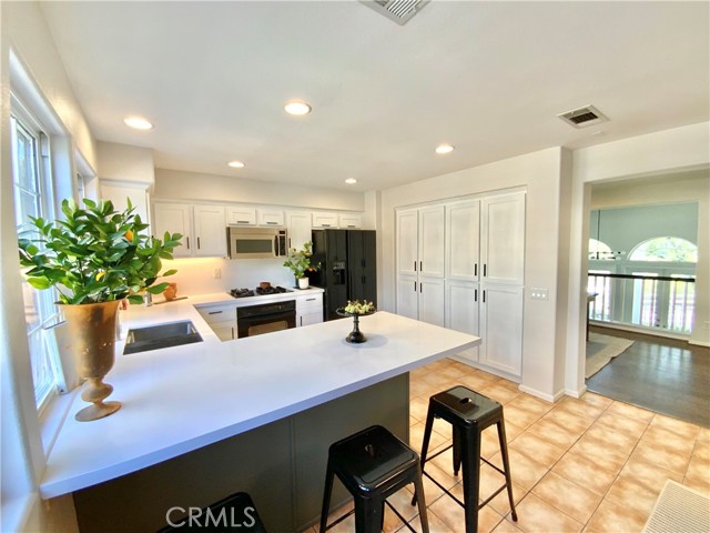Detail Gallery Image 5 of 22 For 24024 Bridgeport Ln #25,  Valencia,  CA 91355 - 3 Beds | 2/1 Baths