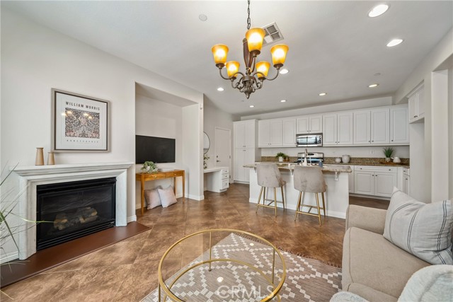 Detail Gallery Image 13 of 55 For 6363 Marbella Ln, Corona,  CA 91752 - 4 Beds | 2 Baths
