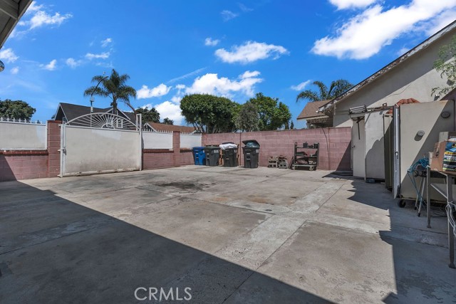 Detail Gallery Image 11 of 43 For 2503 Clarendon Ave, Huntington Park,  CA 90255 - 4 Beds | 2/1 Baths