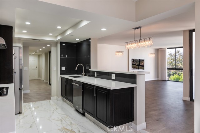 Detail Gallery Image 10 of 57 For 343 Pioneer Dr #504,  Glendale,  CA 91203 - 3 Beds | 2 Baths