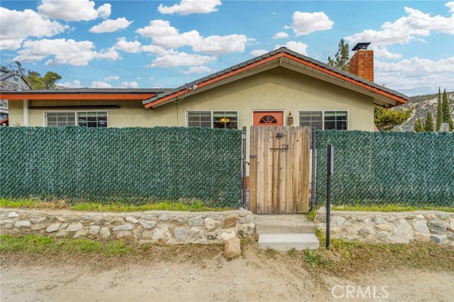 Detail Gallery Image 2 of 43 For 721 Clay Trl, Frazier Park,  CA 93225 - 2 Beds | 1 Baths