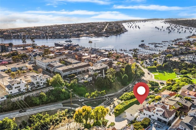 2516 Bayside Drive, Corona del Mar CA: https://media.crmls.org/medias/a70af01b-20d1-4878-91b3-243c473bf338.jpg