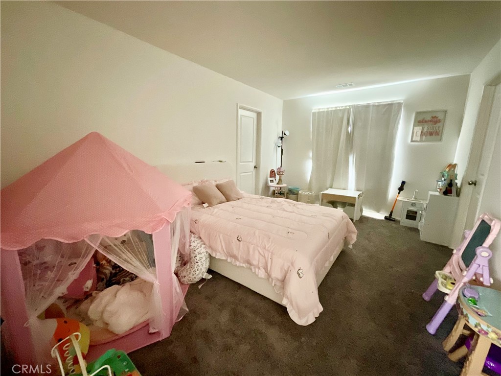 https://media.crmls.org/medias/a70bc4a9-58b0-4f6b-ae7f-ed349725457d.jpg?preset=X-Large
