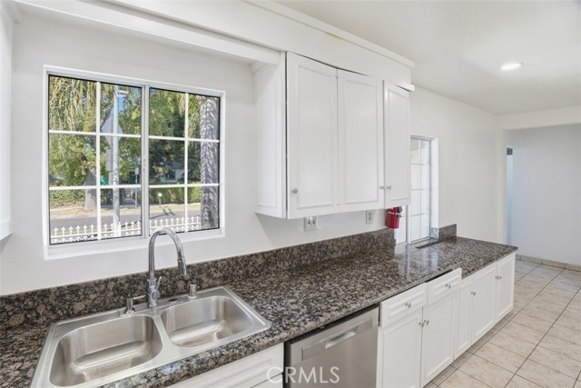 7958 Tampa Ave, Reseda CA: https://media.crmls.org/medias/a70d7c47-812b-4e61-8ba7-04e1cb04cbe6.jpg