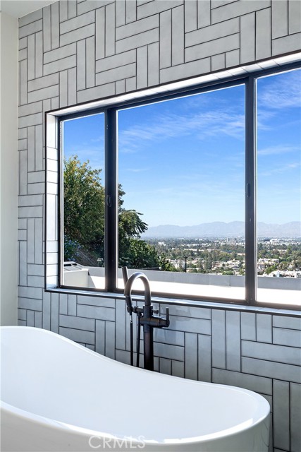 Detail Gallery Image 37 of 46 For 11039 Wrightwood Pl, Studio City,  CA 91604 - 3 Beds | 3 Baths