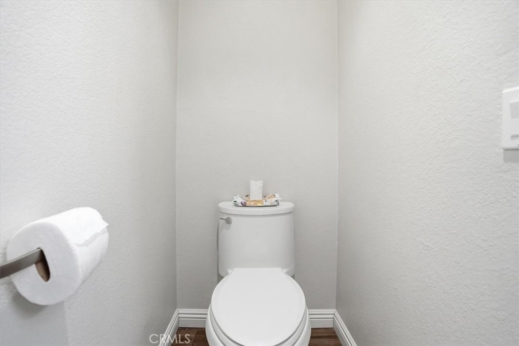 https://media.crmls.org/medias/a70f4942-55e1-4923-96f7-757f2e046ca7.jpg?preset=X-Large