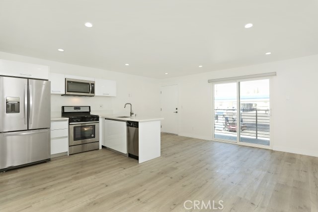 Detail Gallery Image 3 of 10 For 6745 Laurel Canyon Bld #103,  North Hollywood,  CA 91606 - 2 Beds | 1 Baths