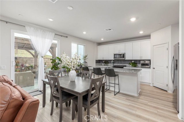 Detail Gallery Image 6 of 32 For 31859 Woodbank Way, Winchester,  CA 92596 - 5 Beds | 3 Baths