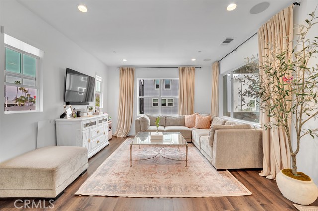 516 Caleigh Lane, Costa Mesa CA: https://media.crmls.org/medias/a710758f-5dee-4e3f-b013-59bc099261ec.jpg