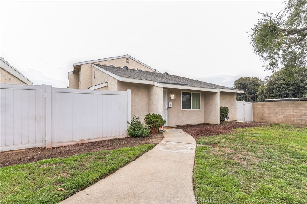 1377 N Elderberry Avenue