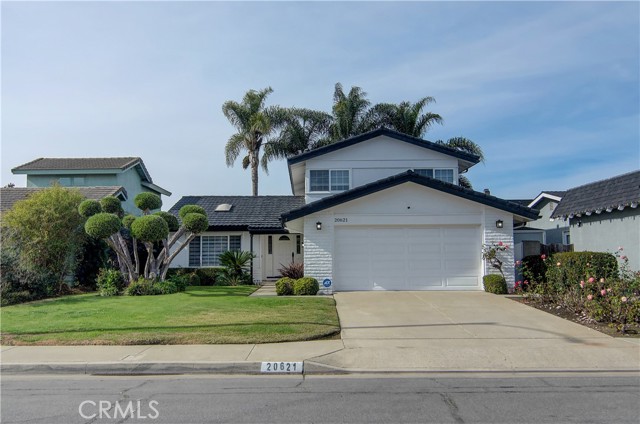 Detail Gallery Image 1 of 32 For 20621 Reef Ln, Huntington Beach,  CA 92646 - 4 Beds | 3 Baths