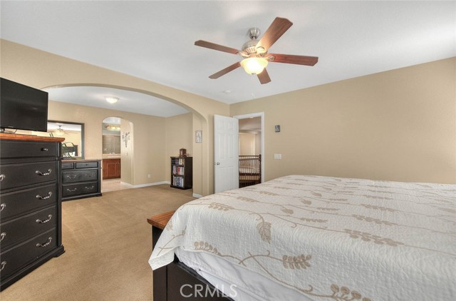 Primary has arched retreat space