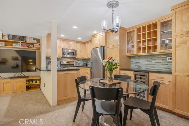 Detail Gallery Image 10 of 35 For 23933 Del Monte Dr #19,  Valencia,  CA 91355 - 2 Beds | 2 Baths