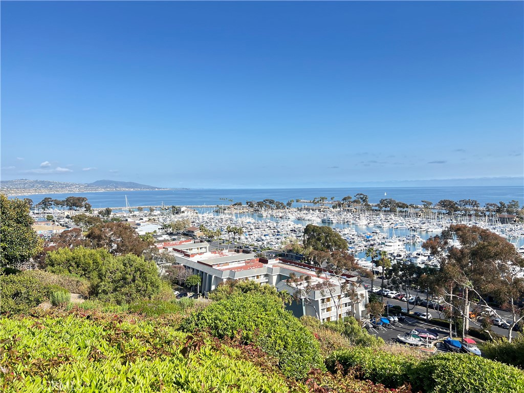 https://media.crmls.org/medias/a71667ca-4a89-4662-ab65-e1778c2247a4.jpg?preset=X-Large