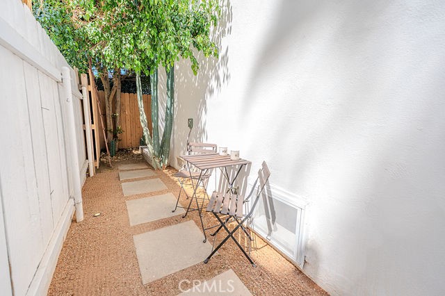 https://media.crmls.org/medias/a7167ce8-0219-4296-b6c6-4906c09728df.jpg?preset=X-Large