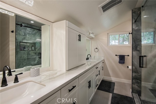 27843 Peninsula N Drive, Lake Arrowhead CA: https://media.crmls.org/medias/a7172c7c-2e56-4eb4-99c1-0bee9912a18c.jpg