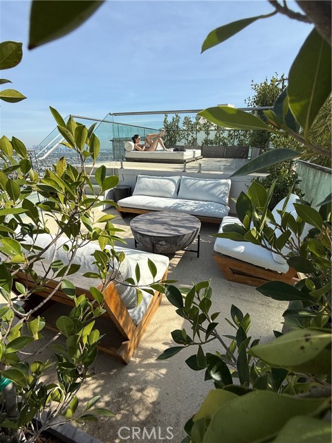8672 Franklin Avenue, Los Angeles CA: https://media.crmls.org/medias/a717877a-39cd-49c7-b505-d066eaaa7809.jpg