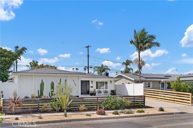 Detail Gallery Image 4 of 31 For 3109 Barbados Pl, Costa Mesa,  CA 92626 - 4 Beds | 2 Baths