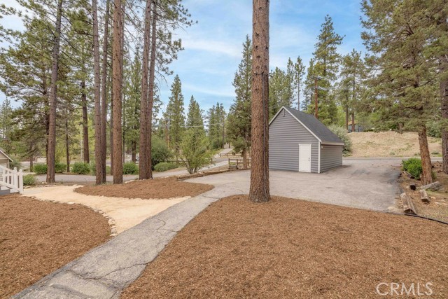 42385 Fox Farm Road, Big Bear Lake CA: https://media.crmls.org/medias/a717d742-4059-464c-afc0-83f8e6b5ca2e.jpg