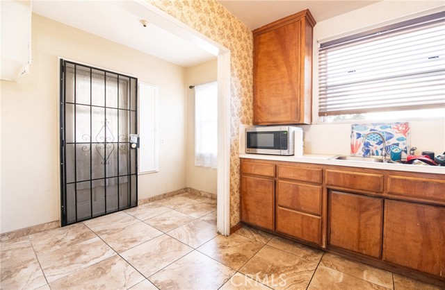 Detail Gallery Image 18 of 28 For 8560 Newport Ave, Fontana,  CA 92335 - 2 Beds | 1 Baths