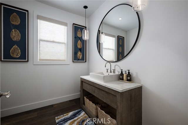 Detail Gallery Image 11 of 32 For 519 Signal Rd, Newport Beach,  CA 92663 - 6 Beds | 4/1 Baths