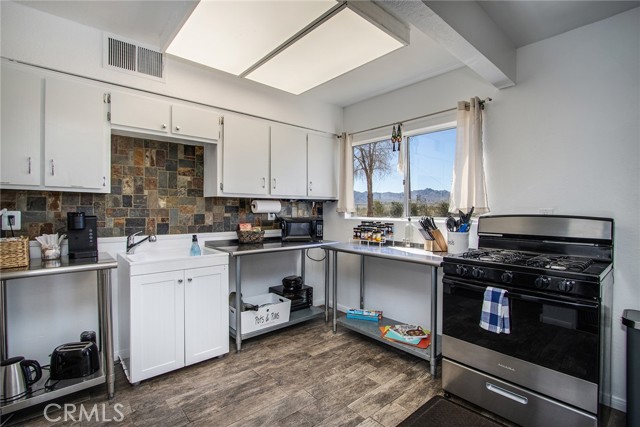 Detail Gallery Image 15 of 35 For 63443 4th St, Joshua Tree,  CA 92252 - 4 Beds | 2 Baths