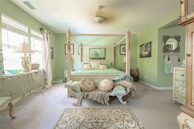 1045 Inverlochy Drive, Fallbrook CA: https://media.crmls.org/medias/a718d652-201a-4a7e-8448-03b79713e2ff.jpg