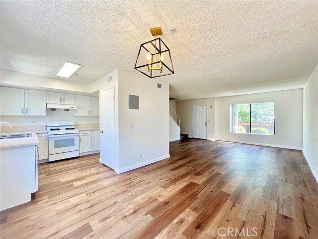 Detail Gallery Image 9 of 31 For 418 N 1st St #D,  Alhambra,  CA 91801 - 3 Beds | 2/1 Baths