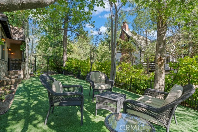 1034 Teakwood Drive, Lake Arrowhead CA: https://media.crmls.org/medias/a71a3dbc-8eaf-4aa6-9d81-0a9f2800a56a.jpg