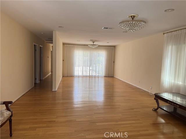 Detail Gallery Image 3 of 69 For 5118 Newcastle Ave, Encino,  CA 91316 - 3 Beds | 2 Baths